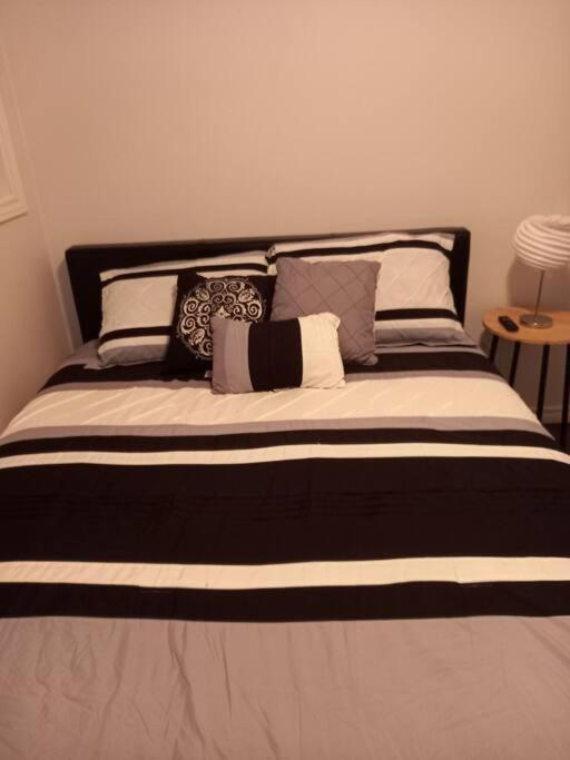 Adorable Private Suite In Ajax, Unique 2 Story Exteriör bild