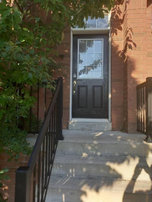 Adorable Private Suite In Ajax, Unique 2 Story Exteriör bild