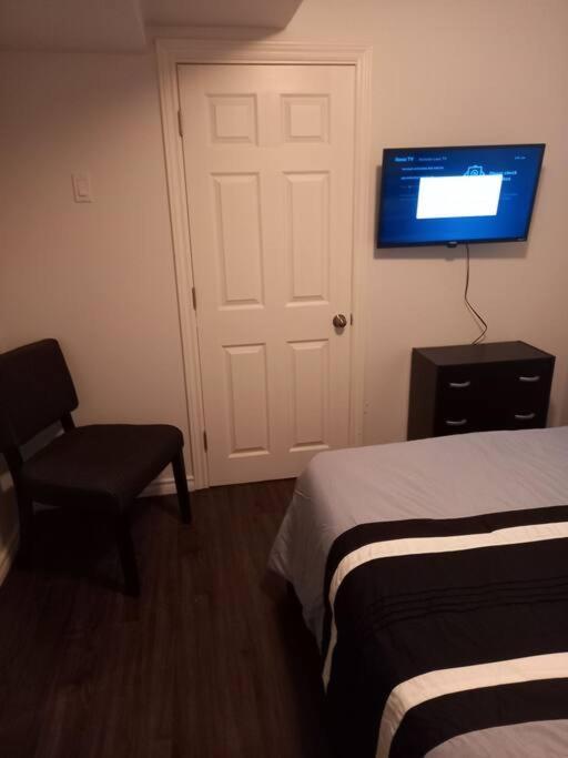 Adorable Private Suite In Ajax, Unique 2 Story Exteriör bild
