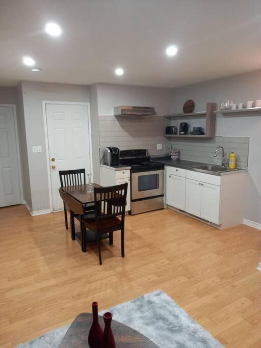 Adorable Private Suite In Ajax, Unique 2 Story Exteriör bild