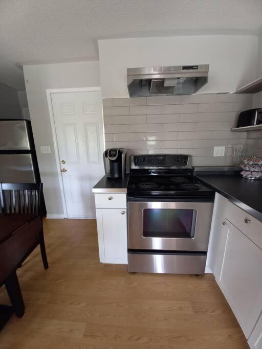 Adorable Private Suite In Ajax, Unique 2 Story Exteriör bild